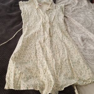 Adorable, fitted summer dress.